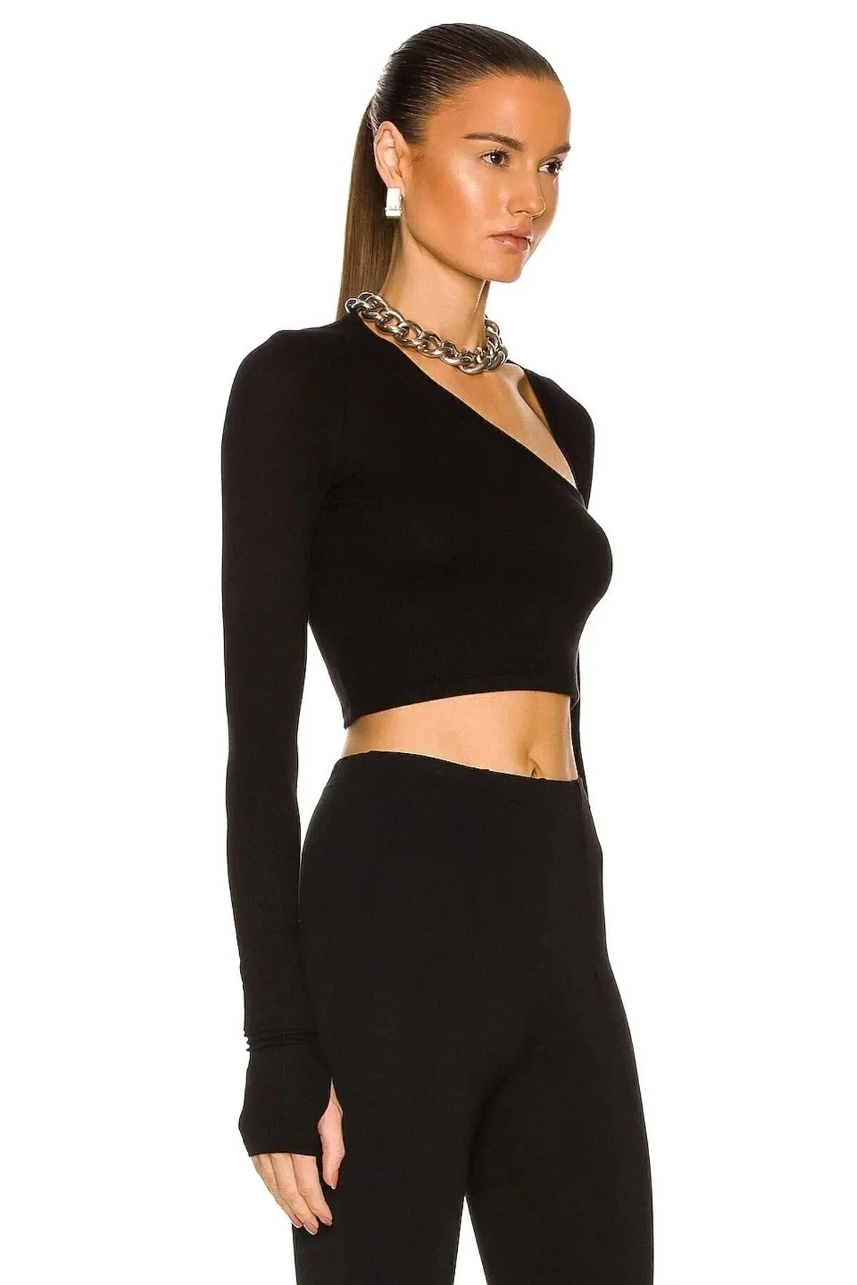 Kadın Siyah Asimetrik Yaka Uzun Kollu Parmak Geçmeli Sandy Kumaş Crop Bluz