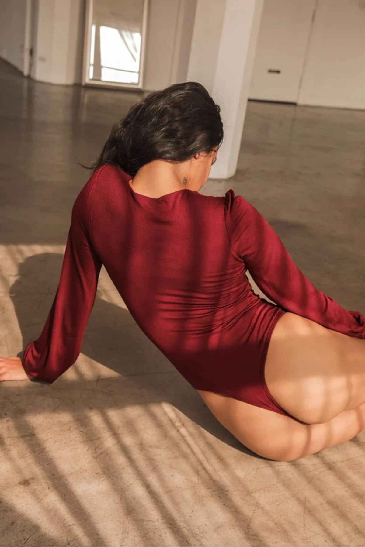 Kadın Bordo V Yaka Balon Kol Çift Katlı Tanga Kesim Sandy Kumaş Bodysuit