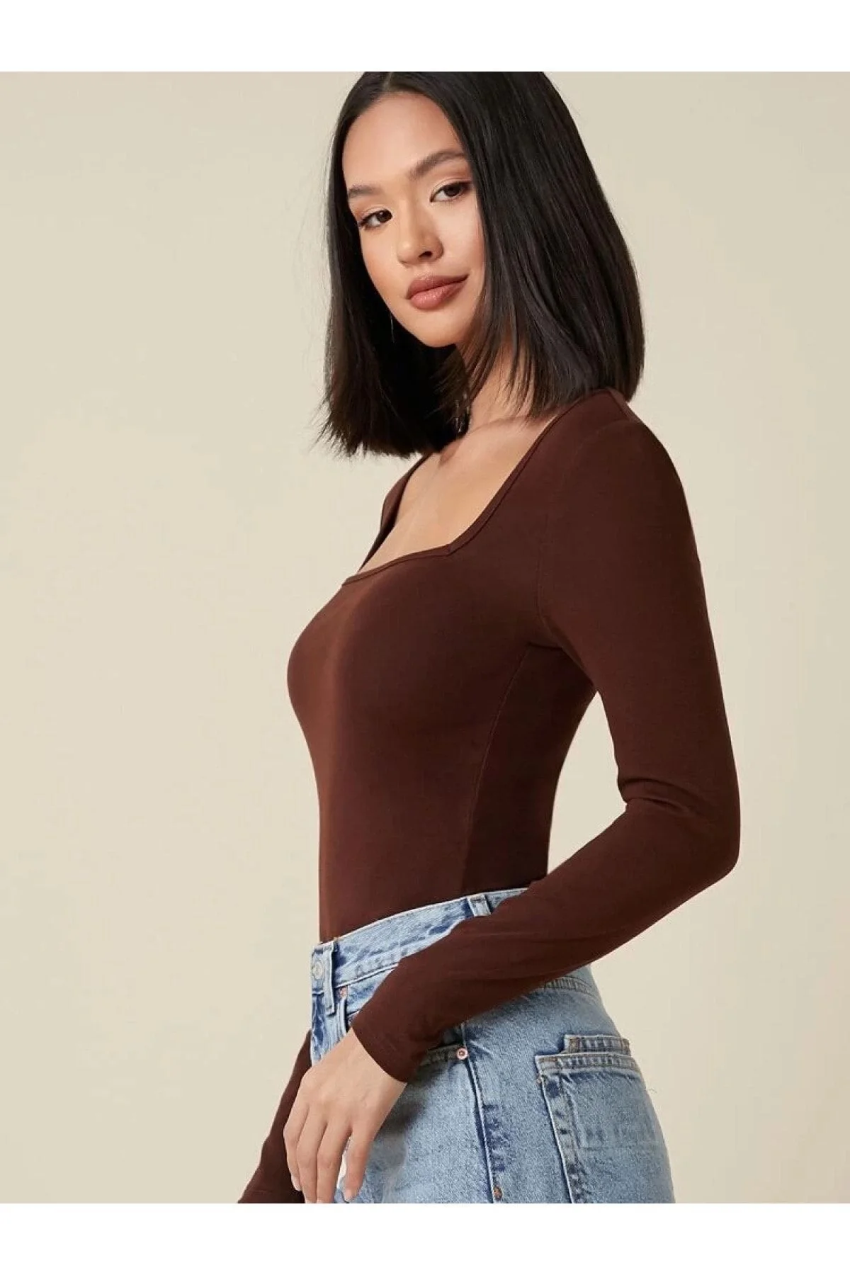 Kadın Kahverengi Kare Yaka Uzun Kollu Vücudu Saran İpek Jarse Kumaş Basic Bluz Badic