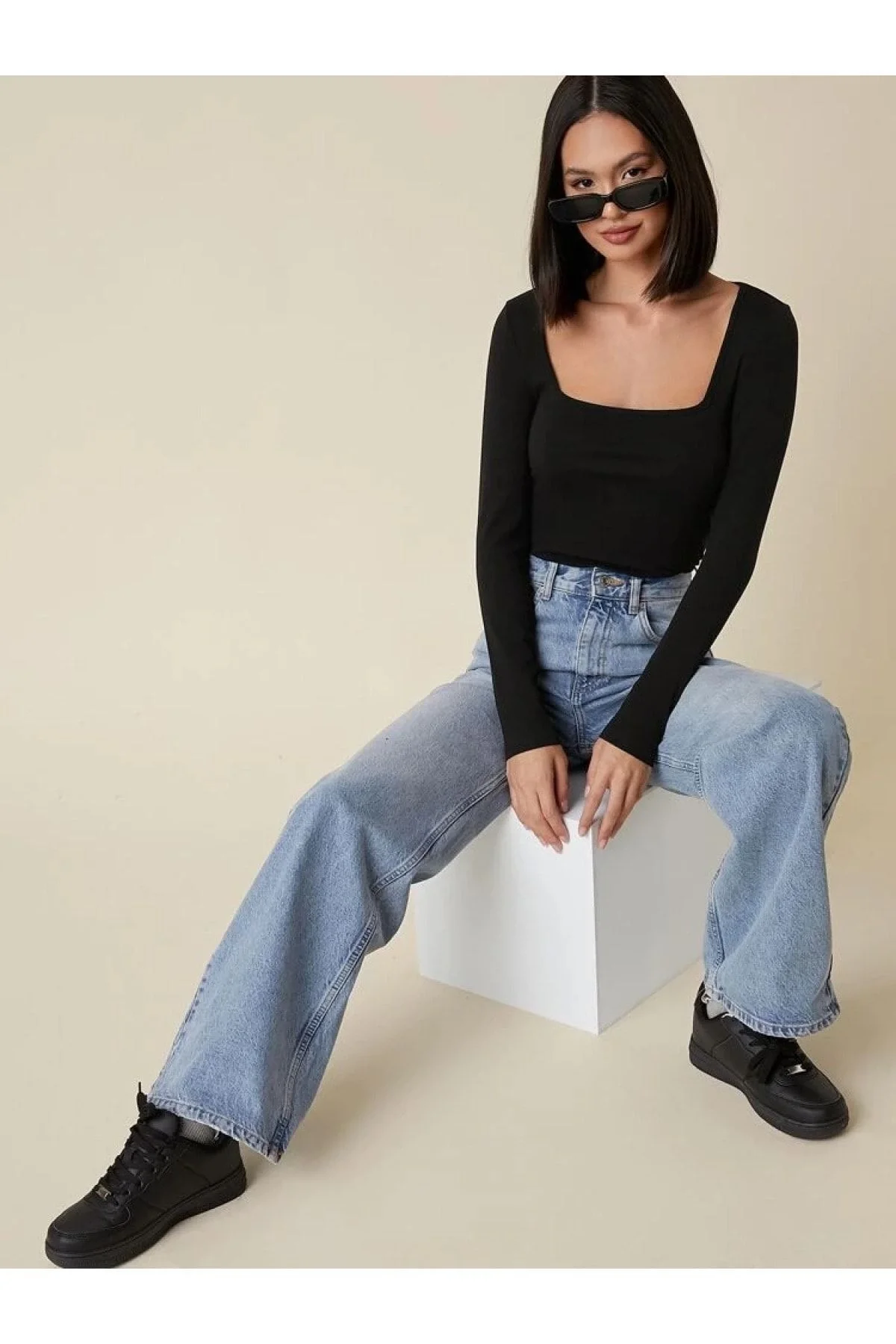 Kadın Siyah Kare Yaka Uzun Kollu Vücudu Saran İpek Jarse Kumaş Basic Bluz Badic