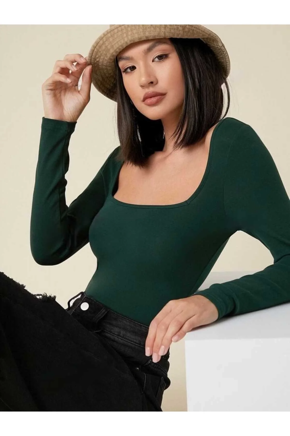 Kadın Yeşil Kare Yaka Uzun Kollu Vücudu Saran İpek Jarse Kumaş Basic Bluz Badic