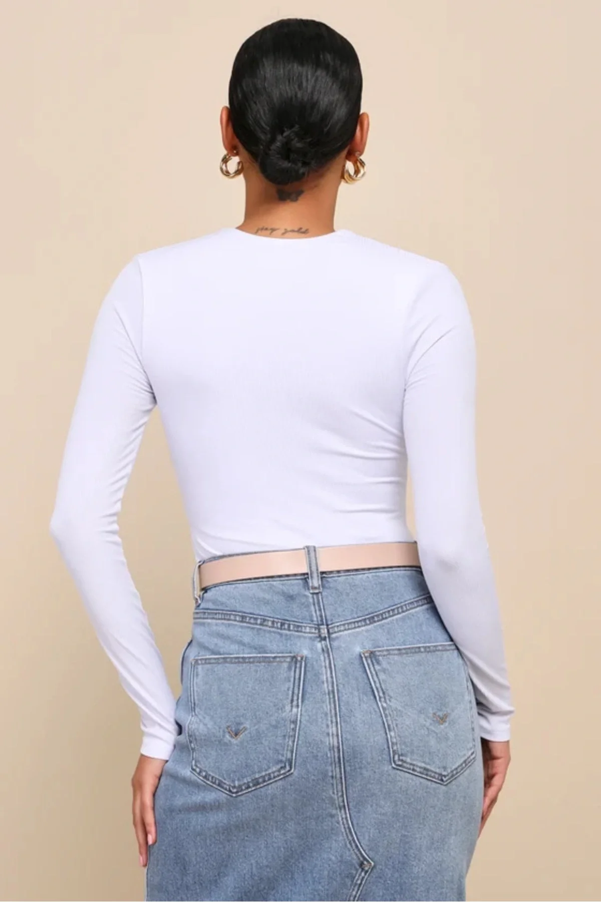 Kadın Beyaz V Yaka Uzun Kollu Tanga Kesim Esnek Sandy Kumaş Bodysuit