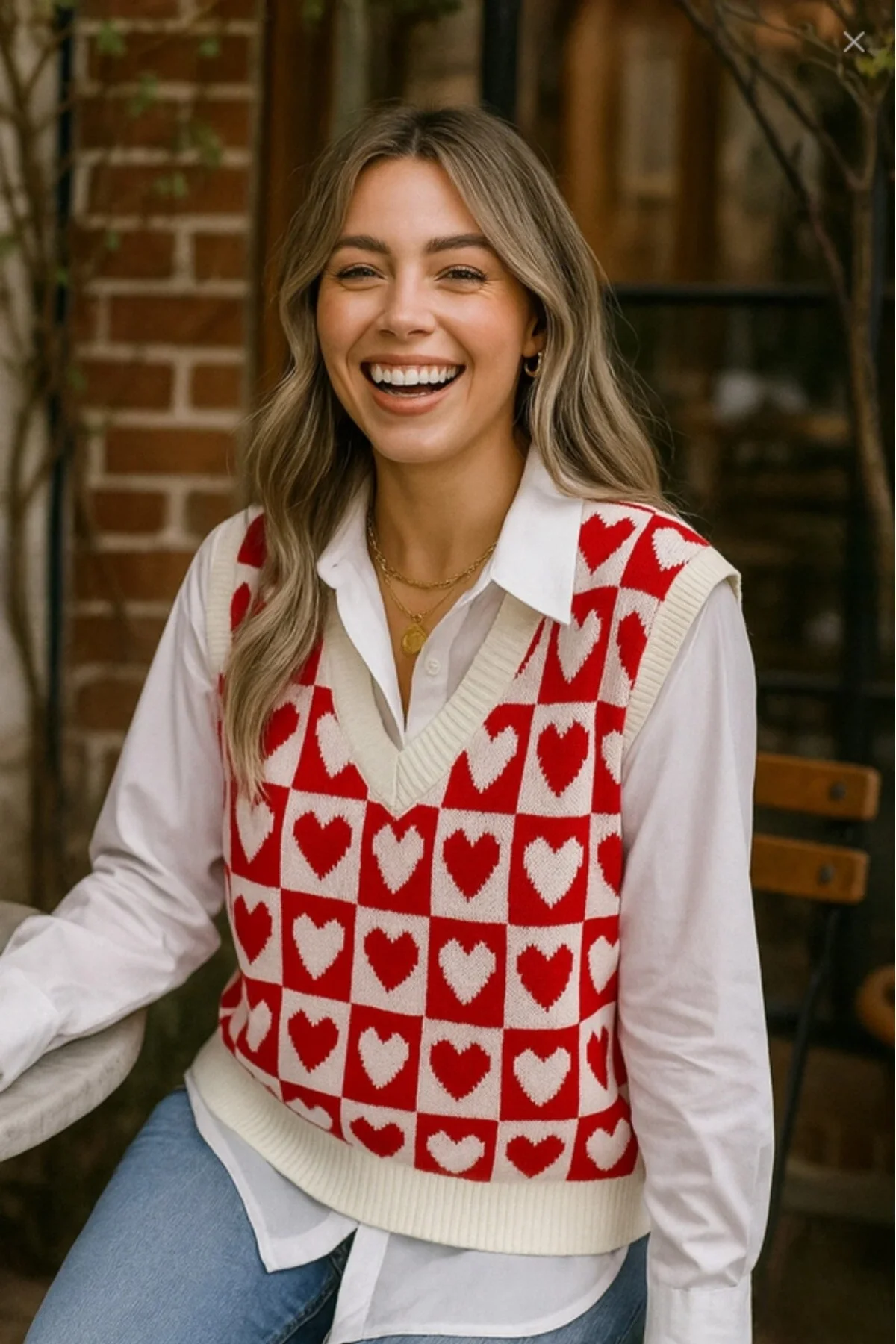 Kadın Kırmızı Beyaz Dama ve Kalp Desenli V Yaka Triko Süveter
