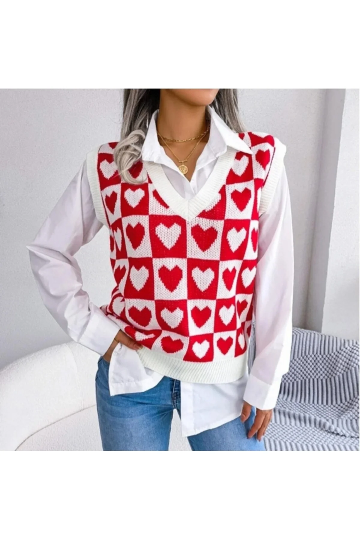 Kadın Kırmızı Beyaz Dama ve Kalp Desenli V Yaka Triko Süveter