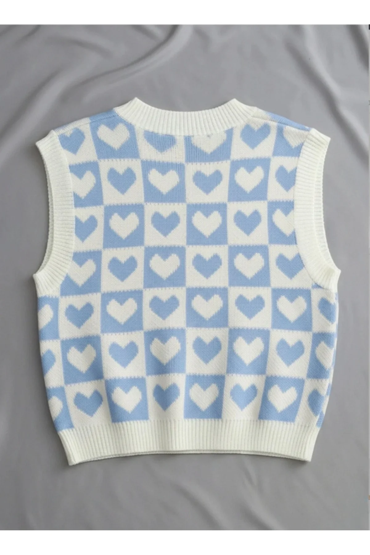 Kadın Mavi Beyaz Dama ve Kalp Desenli V Yaka Triko Süveter