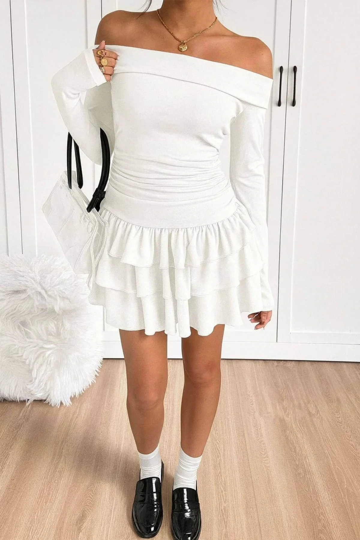 Kadın Beyaz Madonna Yaka Kat Kat Fırfırlı Etekli Sandy Kumaş Mini Elbise