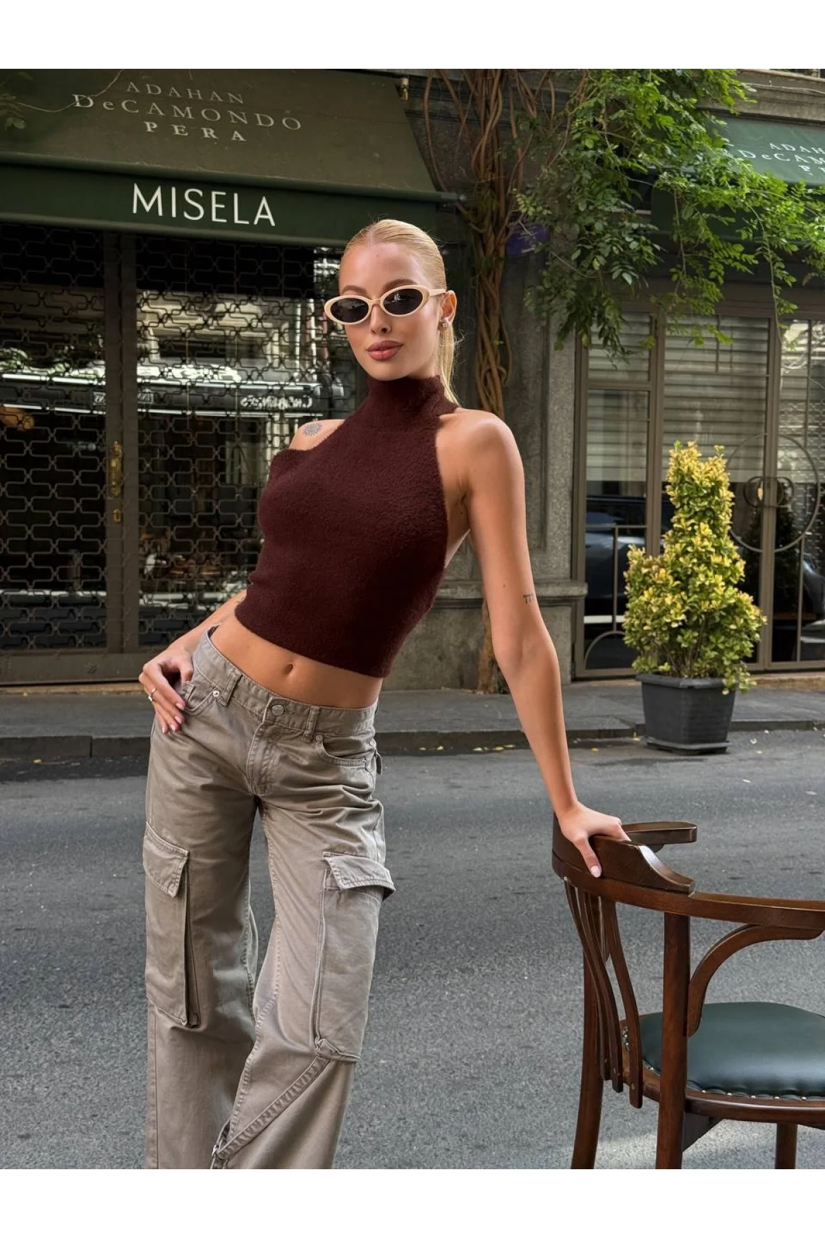 Kadın Kahverengi Balıkçı Halter Yaka Sırtı Açık Yumuşak Dokulu Tüylü Triko Büstiyer Bluz