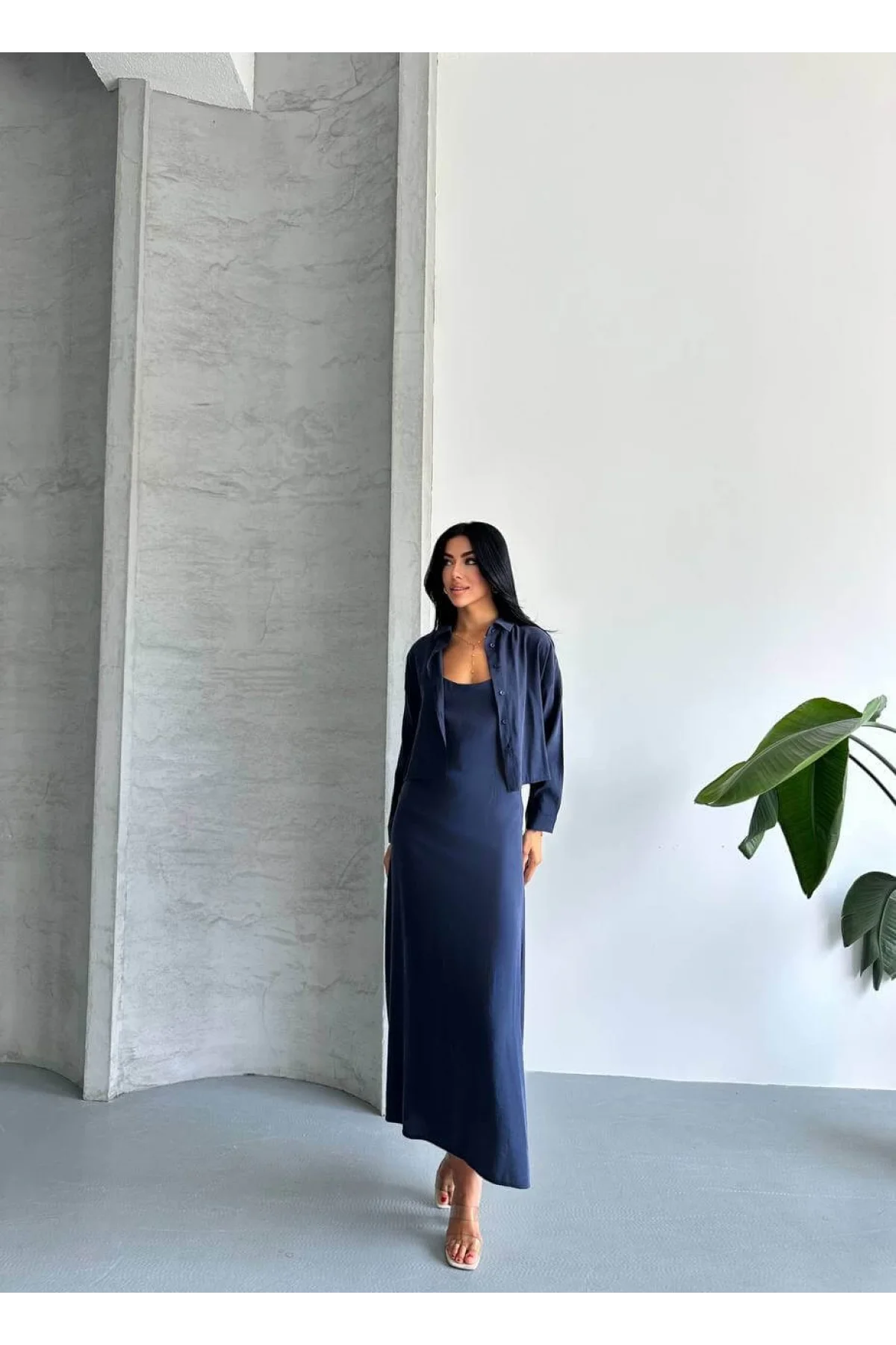 Kadın Lacivert Dokuma Kumaş Crop Gömlek ve U Yaka Askılı Uzun Elbise İkili Takım