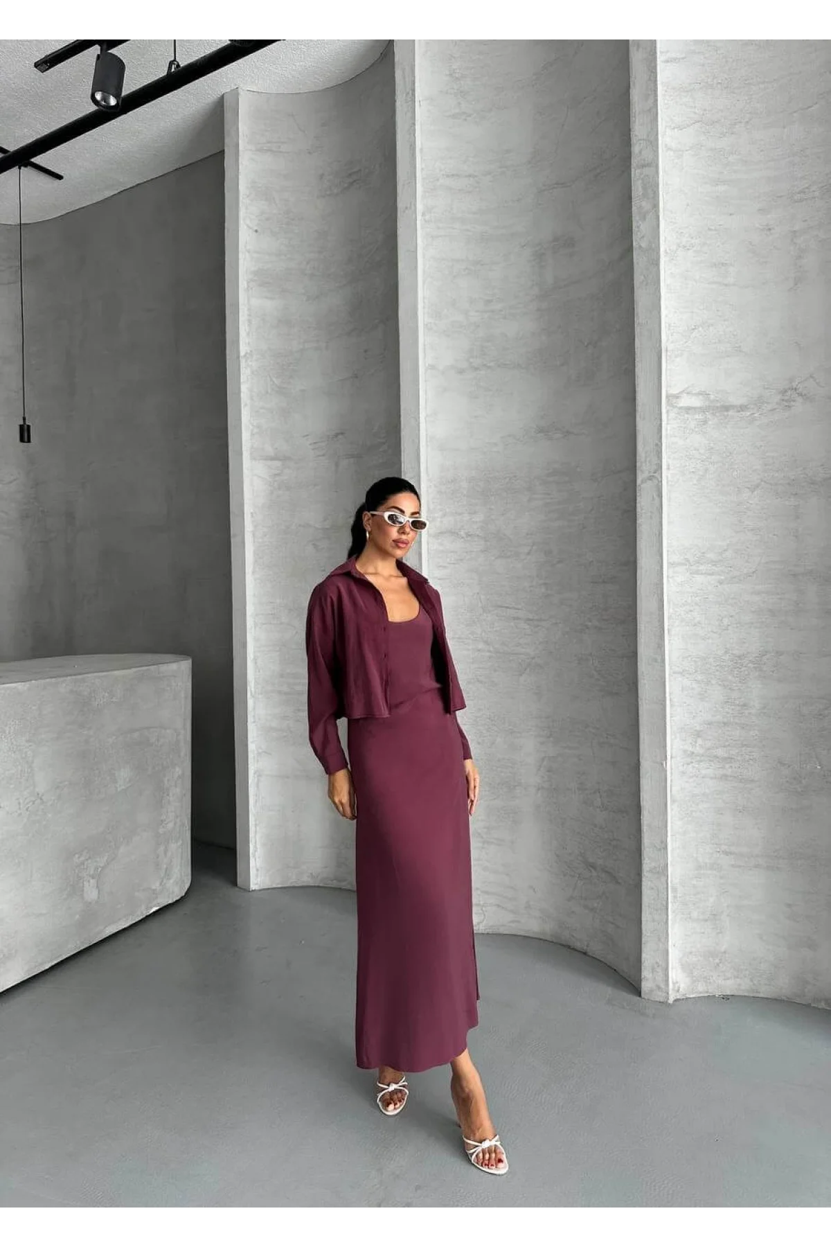 Kadın Mürdüm Dokuma Kumaş Crop Gömlek ve U Yaka Askılı Uzun Elbise İkili Takım