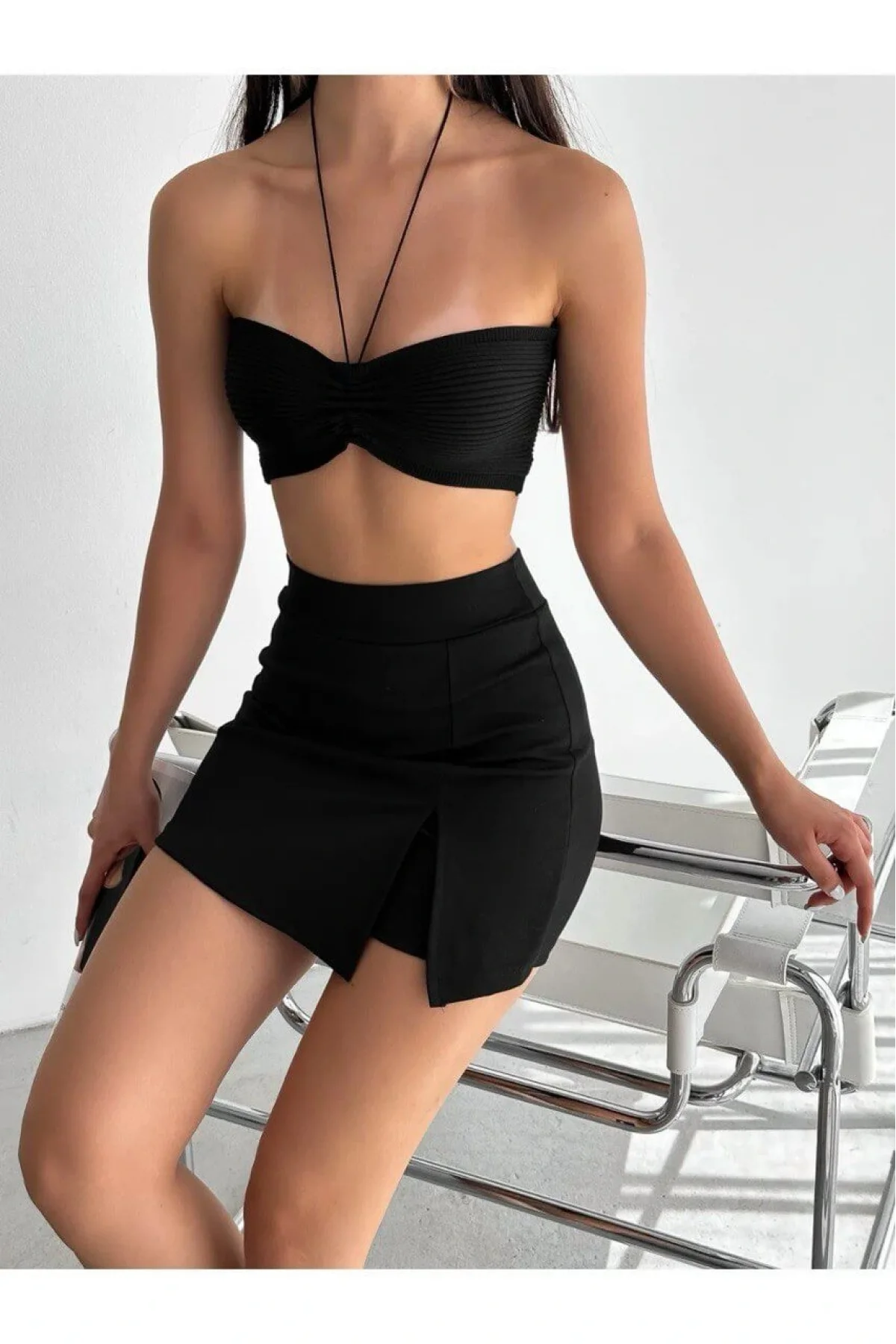 Kadın Siyah Yüksek Bel Yandan Yırtmaçlı İnterlook Kumaş Mini Şort Etek