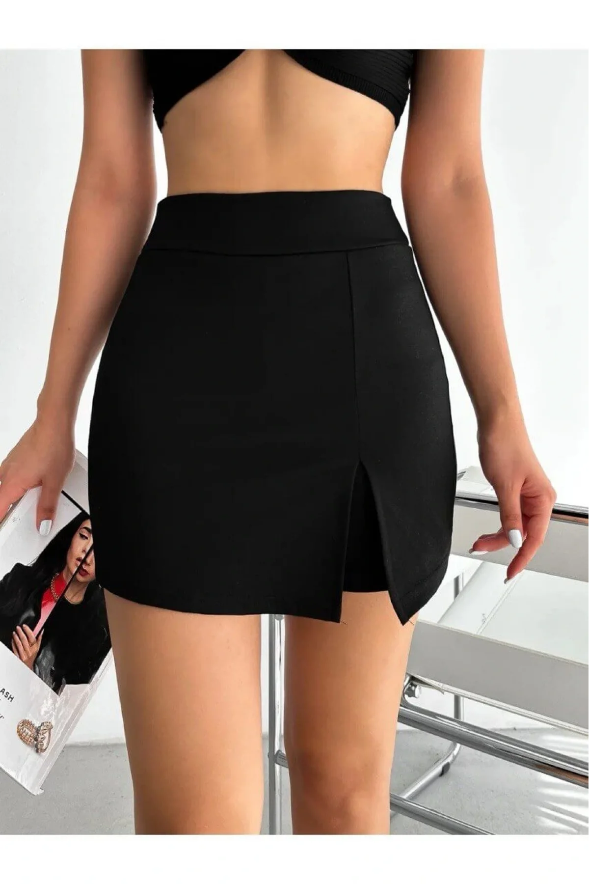 Kadın Siyah Yüksek Bel Yandan Yırtmaçlı İnterlook Kumaş Mini Şort Etek