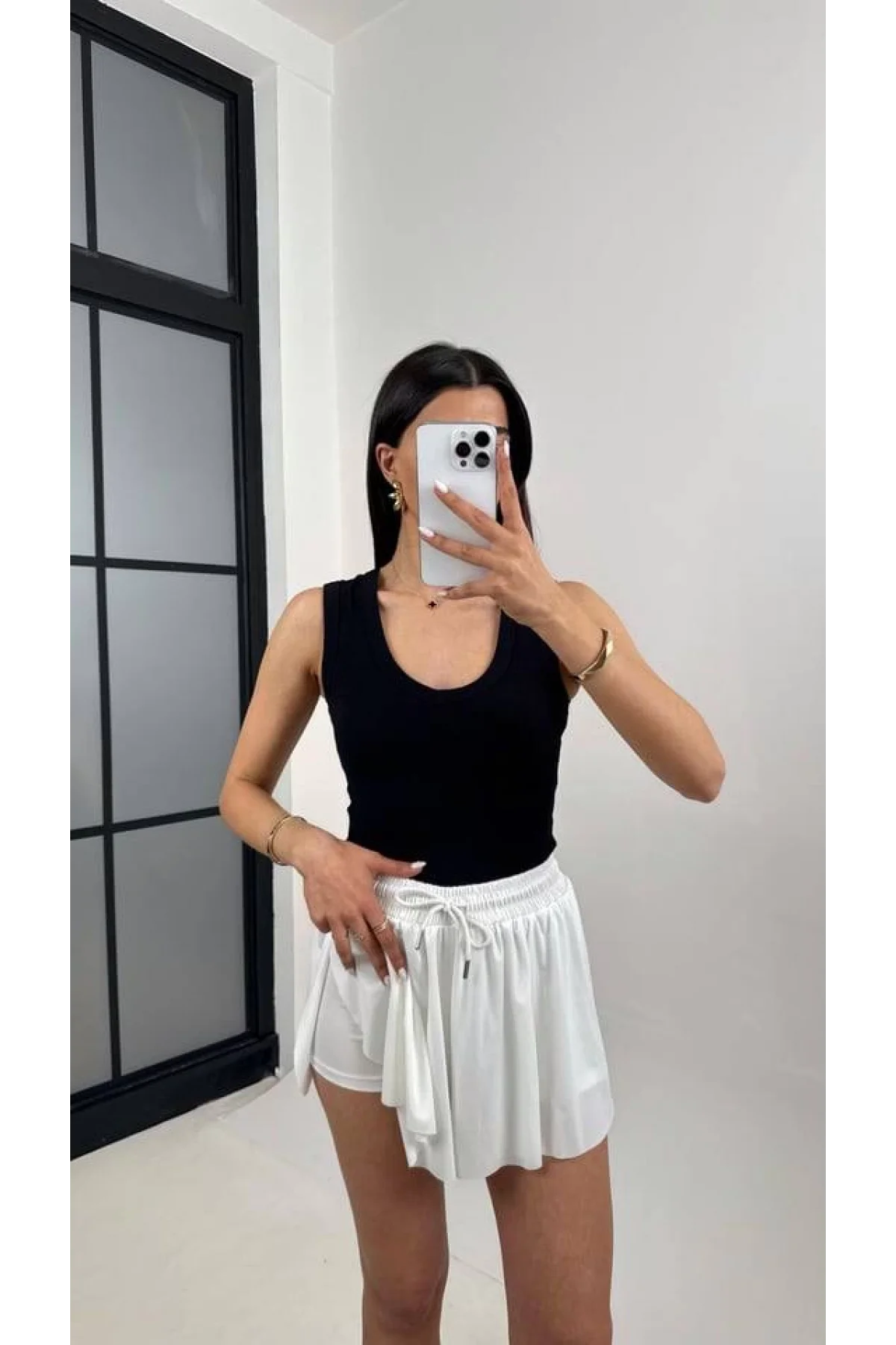 Kadın Yüksek Bel Beli Lastikli ve Bağcıklı Pileli Rahat Kesim Şort Etek - Beyaz