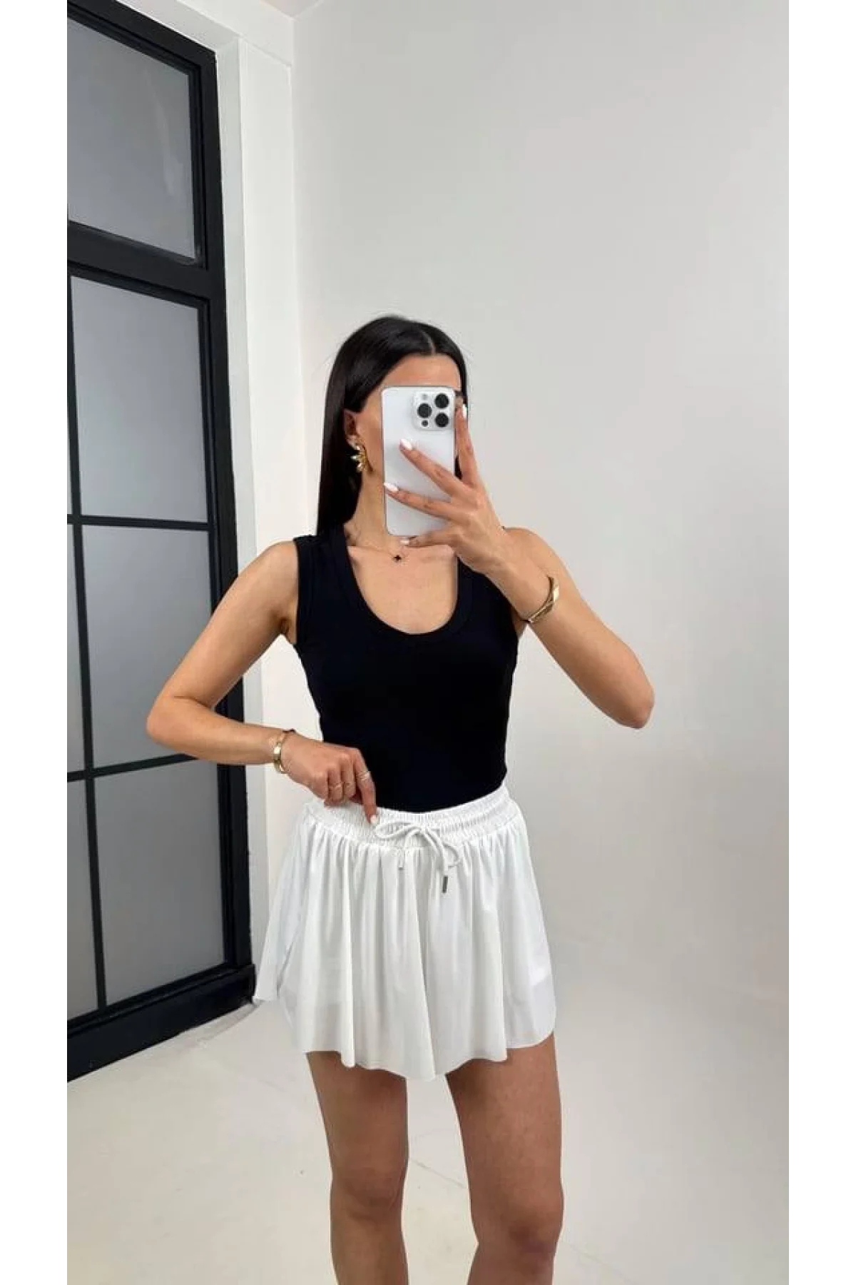 Kadın Yüksek Bel Beli Lastikli ve Bağcıklı Pileli Rahat Kesim Şort Etek - Beyaz