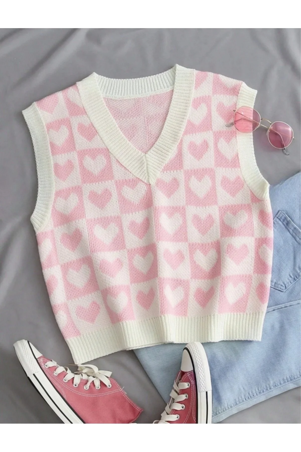 Kadın Pembe Beyaz Dama ve Kalp Desenli V Yaka Triko Süveter