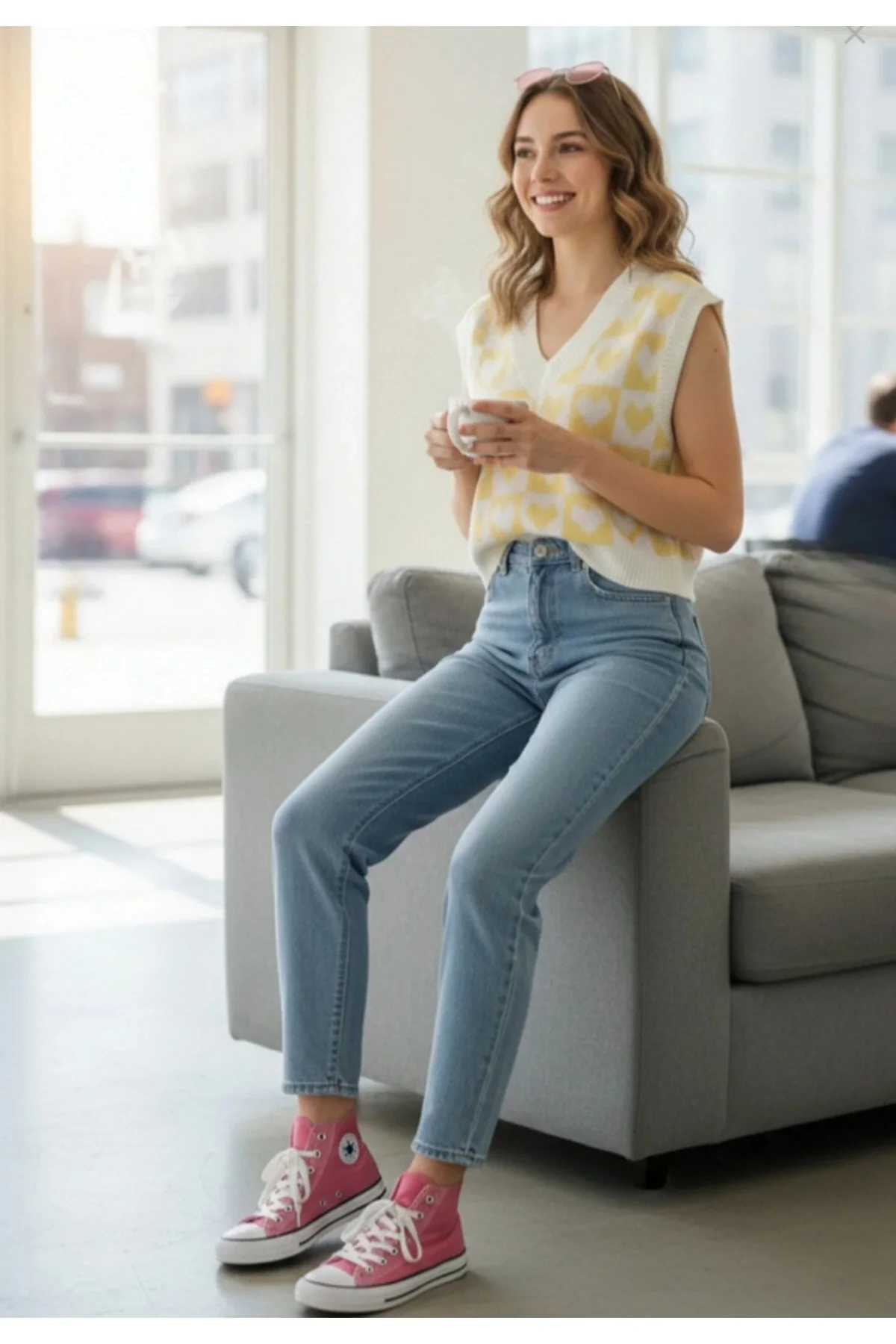 Kadın Sarı Beyaz Dama ve Kalp Desenli V Yaka Triko Süveter (59 Karakter)