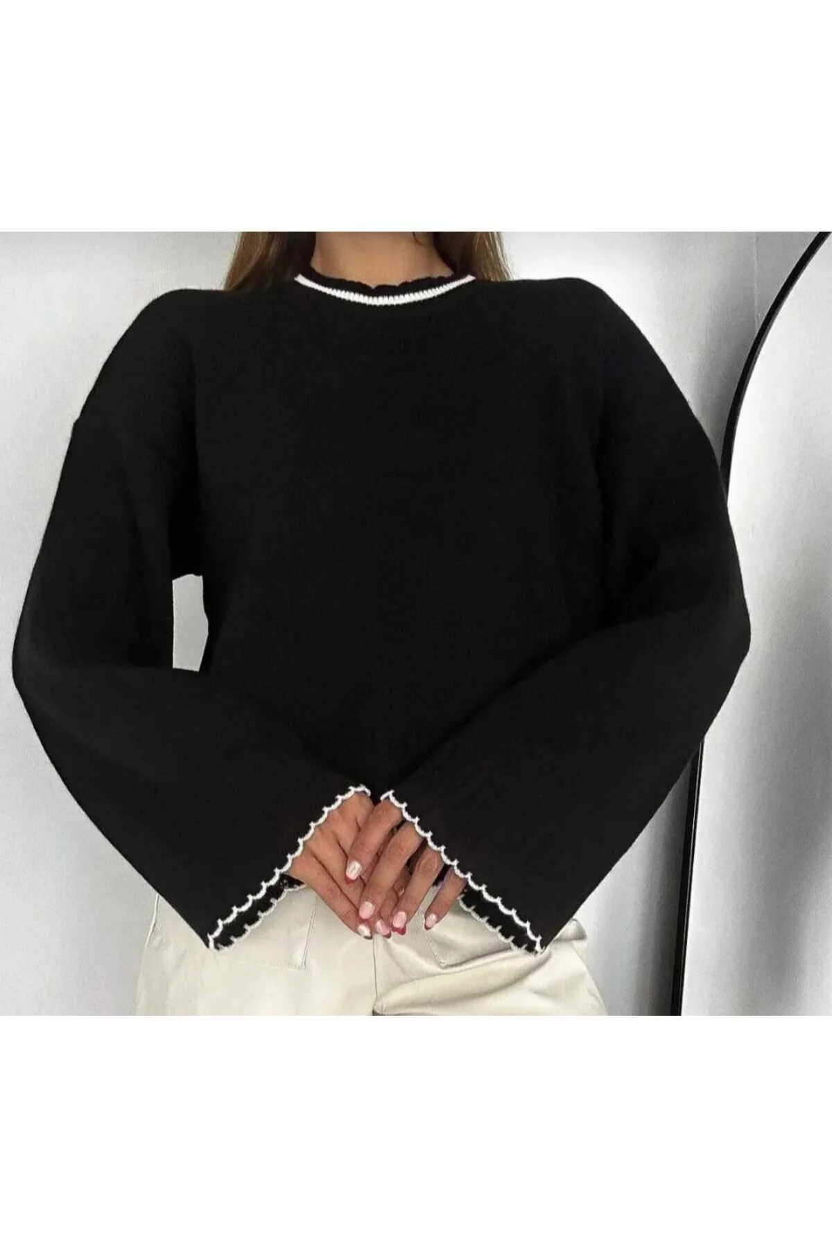 Kadın Siyah Çoban Dikiş Detaylı Bisiklet Yaka Yumuşak Doku Crop Triko Kazak