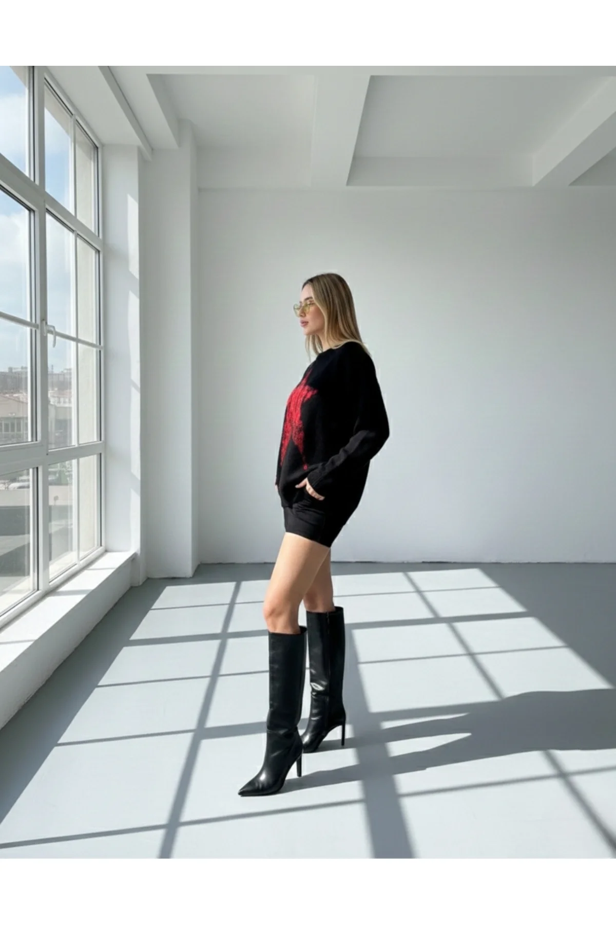 Kadın Siyah Kırmızı Yıldız Desenli Oversize Bisiklet Yaka Triko Kazak