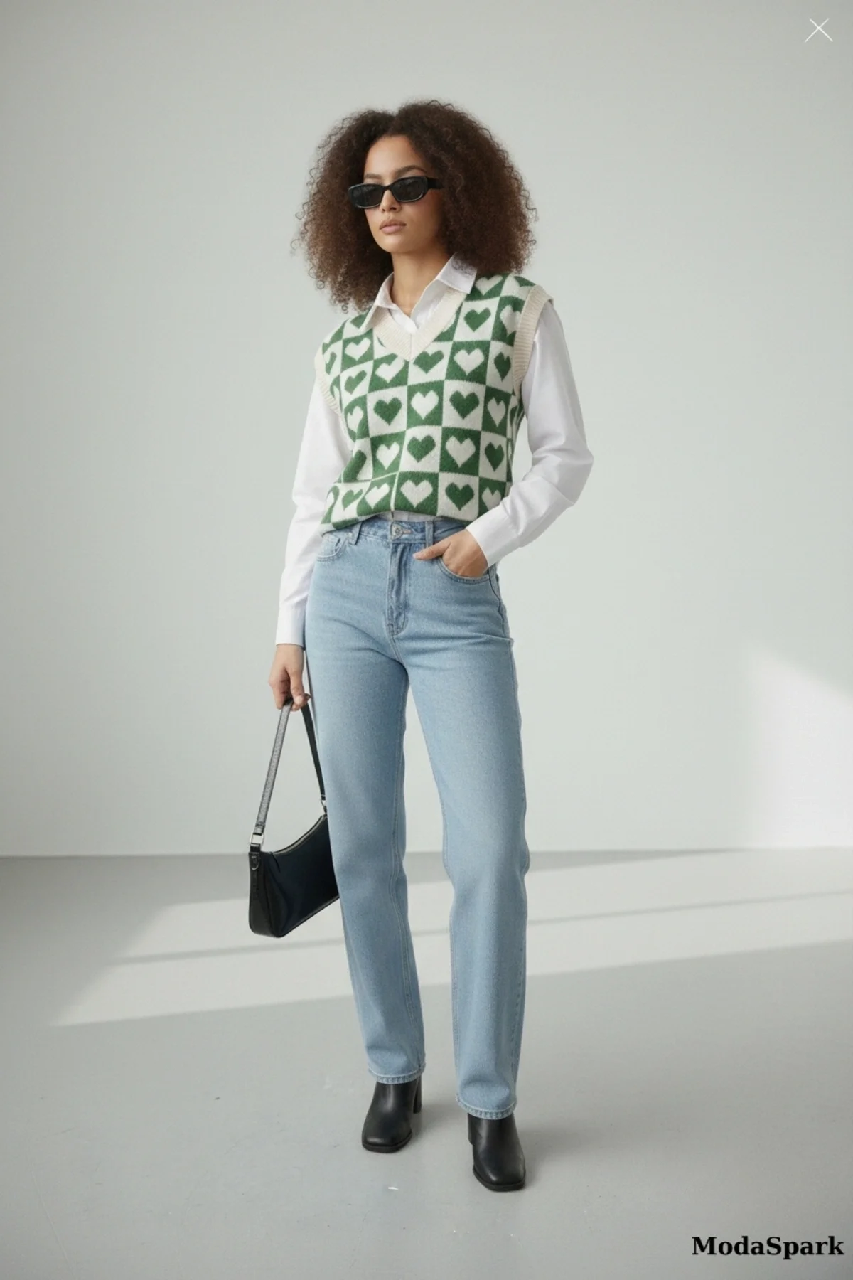 Kadın Yeşil Beyaz Dama ve Kalp Desenli V Yaka Triko Süveter