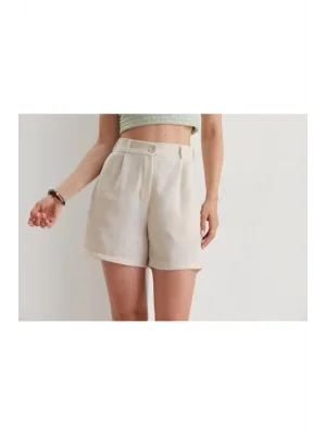 MetuCa Kadın Yüksek Bel Önü Çift Pileli Cepli Kemer Köprülü Natural Keten Kumaş Şort - Krem