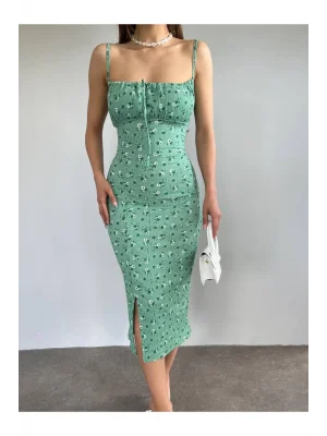 MetuCa Kadın Askılı Göğsü Büzgülü Çiçek Desenli Yırtmaçlı Kaşkorse Midi Elbise - Yeşil