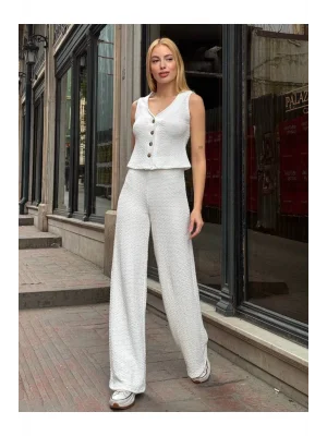 MetuCa Kadın V Yaka Kolsuz Düğmeli Yelek ve Bol Paça Pantolon Müslin Kumaş Takım - Beyaz