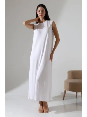 MetuCa Kadın Vatkalı Sıfır Kol Bisiklet Yaka Yırtmaçlı Salaş Kesim Uzun Elbise - Beyaz