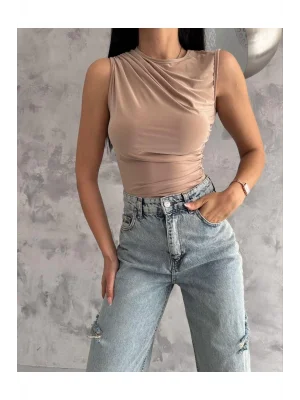 MetuCa Kadın Omuzdan Drapeli Vücuda Oturan Kolsuz Şık Likralı Sandy Kumaş Basic Bluz - Vizon