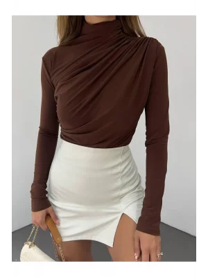 MetuCa Kadın Omuzdan Drapeli Yarım Balıkçı Yaka Uzun Kollu Vücudu Saran Bluz - Kahverengi
