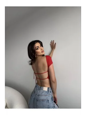 MetuCa Kadın Kayık Yaka Sırtı Açık İp Bağlamalı Kısa Kollu Vücudu Saran Crop Bluz - Kırmızı