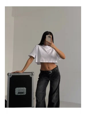 MetuCa Kadın Yarım Balıkçı Yaka Kısa Kollu Vücudu Saran Oversize Crop Tişört - Beyaz