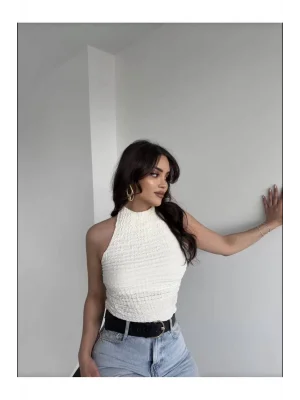 MetuCa Kadın Halter Yaka Gofre Kumaş Sırtı Açık Bağlamalı Vücudu Saran Crop Bluz - Beyaz