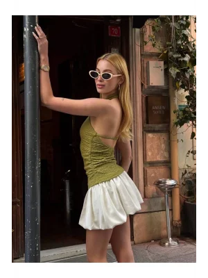 MetuCa Kadın Halter Yaka Gofre Kumaş Sırtı Açık Bağlamalı Vücudu Saran Crop Bluz - Haki