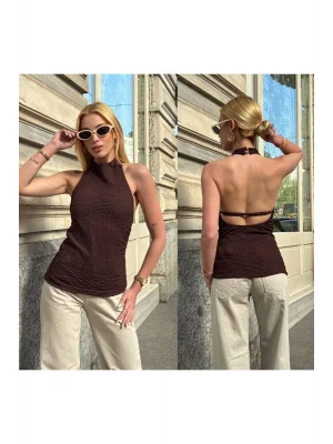 MetuCa Kadın Halter Yaka Gofre Kumaş Sırtı Açık Bağlamalı Vücudu Saran Crop Bluz - Kahverengi