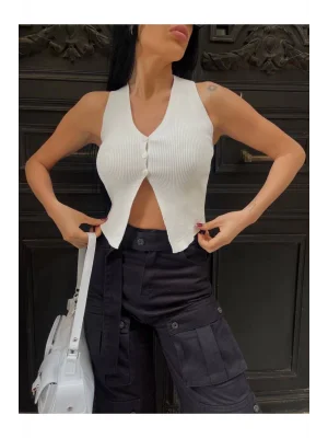 V Yaka Düğme Detaylı Triko Yelek