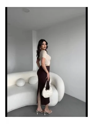 MetuCa Kadın Tek Omuz Crop Bluz ve Yırtmaçlı Midi Boy Etek Gofre Kumaş Takım - Bordo