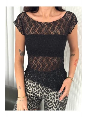 MetuCa Kadın Kayık Yaka Kısa Kollu File Desenli Göğüs Şeritli Dantel Transparan Bluz - Siyah