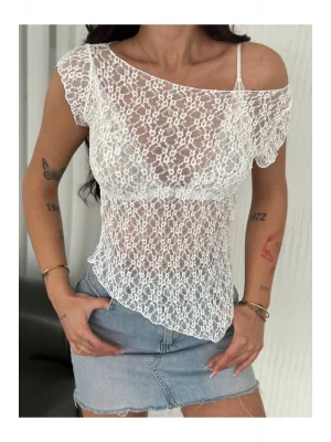 MetuCa Kadın Kayık Yaka Kısa Kollu File Desenli Göğüs Şeritli Dantel Transparan Bluz - Beyaz
