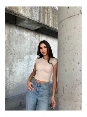 MetuCa Kadın Bisiklet Yaka Vücudu Saran Likralı Kaşkorse Basic Crop Tişört - Bej