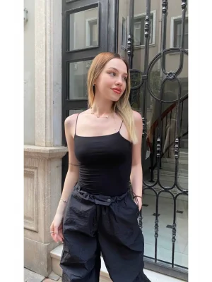 MetuCa Kadın Kare Yaka İp Askılı Esnek Vücudu Saran Kaşkorse Basic Body Zıbın - Siyah