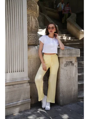 MetuCa Kadın Yüksek Bel Beli Bağcıklı Cepli Gofre Kumaş Vücudu Saran Palazzo Pantolon - Sarı