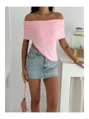 MetuCa Kadın Düşük Omuz Madonna Yaka Asimetrik Kesim Ottoman Kumaş Crop Bluz - Pembe