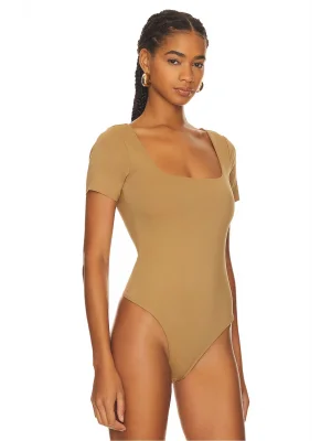 MetuCa Kadın Bej Kare Yaka Kısa Kollu İpek Jarse Kumaş Tanga Kesim Bodysuit Zıbın