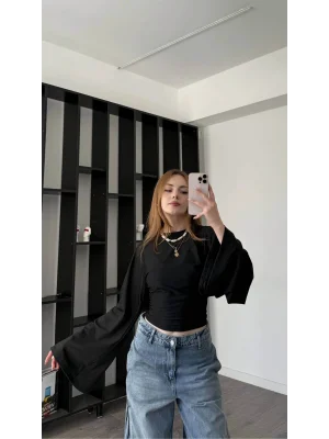 MetuCa Kadın Siyah Yüksek Yaka Dramatik Geniş Kollu Vücudu Saran Dalgıç Kumaş Crop Bluz