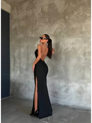 MetuCa Kadın Siyah Zincir Askılı Sırt Dekolteli Yırtmaçlı Saten Abiye Maxi Elbise