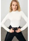 Kadın Beyaz Yarım Balıkçı Yaka Uzun Kollu Vücudu Saran Esnek Pamuklu Bluz