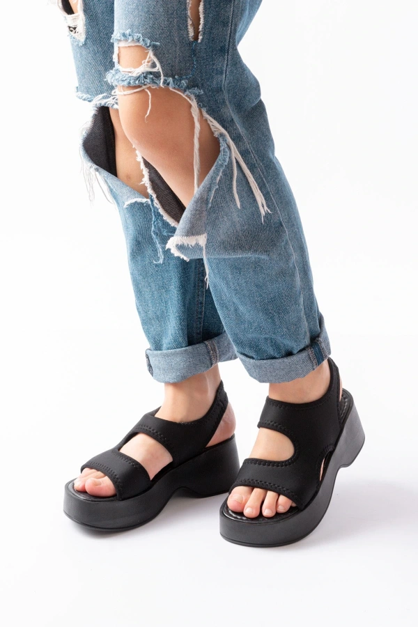 24414-573 Siyah Dalgıç Günlük Dolgu Topuk Kadın Sandalet