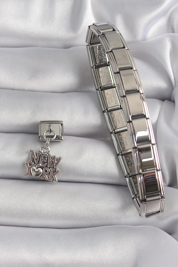316L Çelik Gümüş Renk Sallantı New York Yazı Model Nomination Charm
