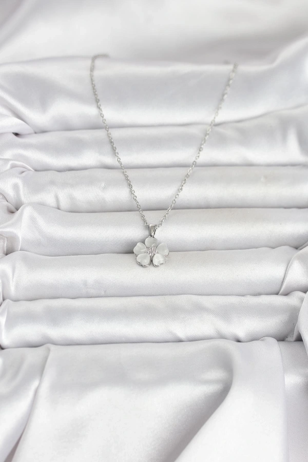 316L Çelik Zincir Gümüş Renk Yonca Model Kadın Kolye