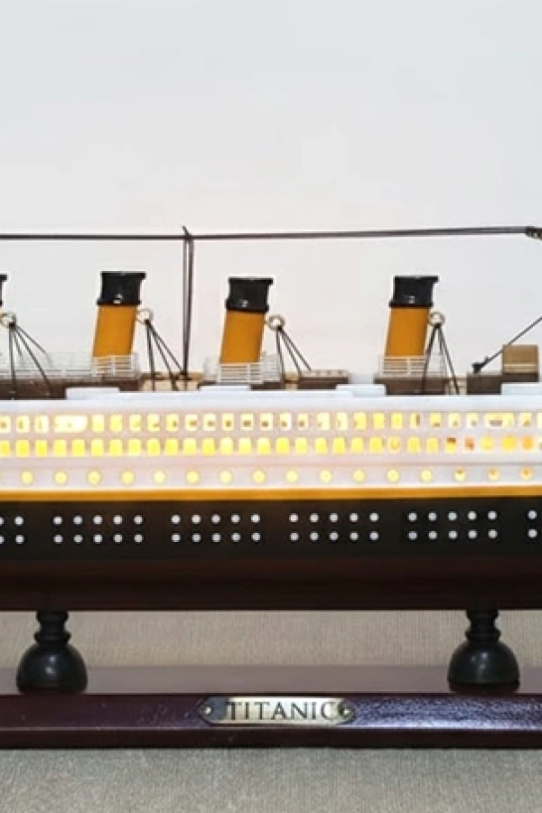 35x45 cm Özel Tasarım Işıklı Ahşap Titanik Gemi