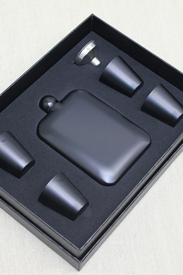 4 Shot Bardaklı Matara Seti Siyah